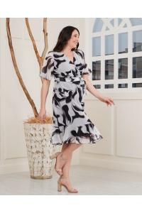 Шифонена рокля с колан в черно бял десен /размери 2XL,3XL,4XL/Модел:2572