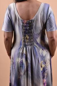 Макси рокля в нежен принт с отворен гръб /размери 5XL,6XL/ Модел: 1617